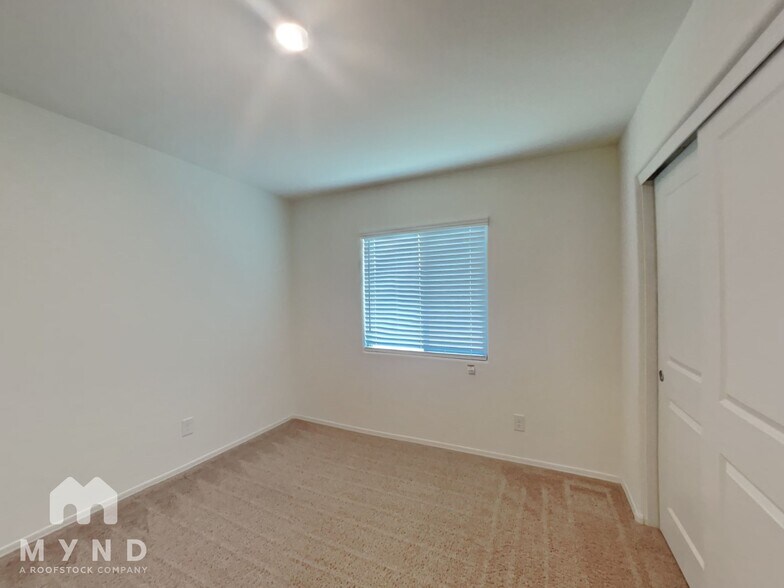 Building Photo - 1557 E Caballero Dr