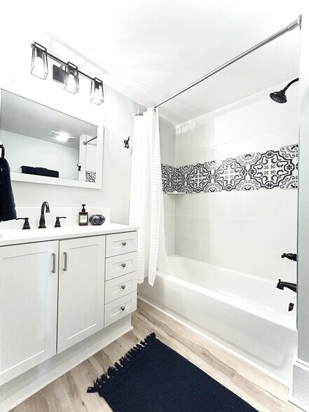 Building Photo - 2240 Queen St