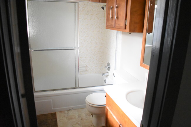 Building Photo - 523 Arbor Oak Dr