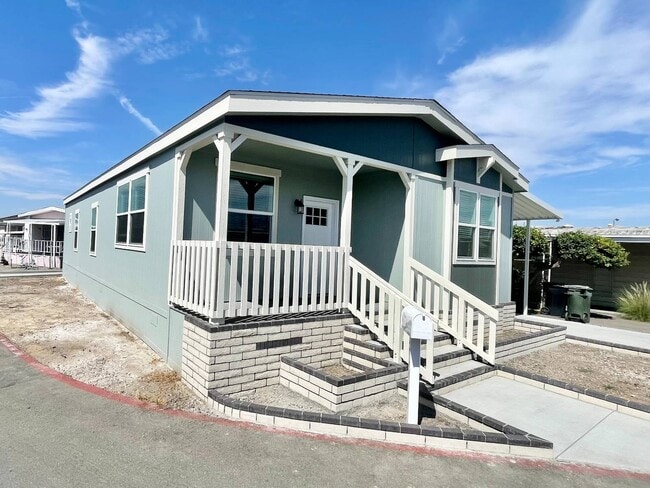 Building Photo - 34 Elm Via