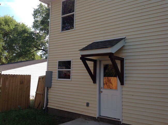 Building Photo - 107 Elmore Ave