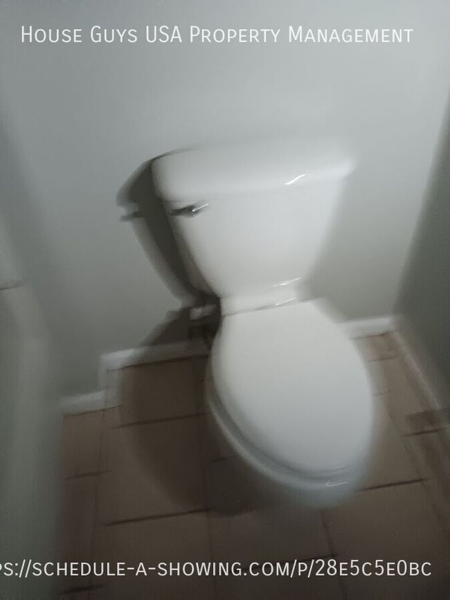 Building Photo - 208 NE Cedar Ct