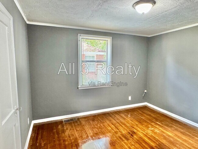 Building Photo - 208 Bradley Dr