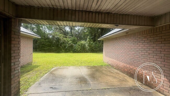 Building Photo - RATE DROP ALERT (was $$2600/month) and FALL MOVE-IN SPECIAL: 50% OFF 1st MONTH'S RENT!**