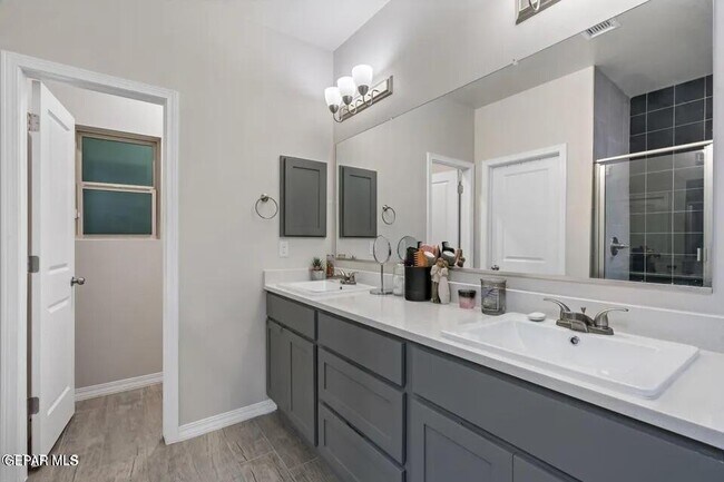 Building Photo - 930 Bicknor Pl