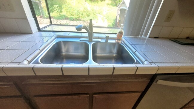 Building Photo - Penasquitos Bluffs East in San Diego