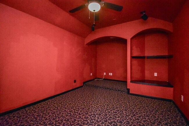 Building Photo - 16915 Locust Springs Dr