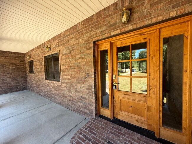 Building Photo - 2130 Carlton Rd