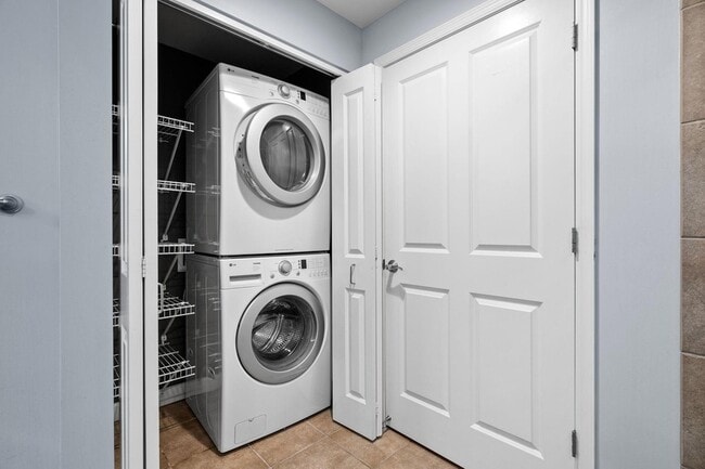 Building Photo - 317 Groveland Ave