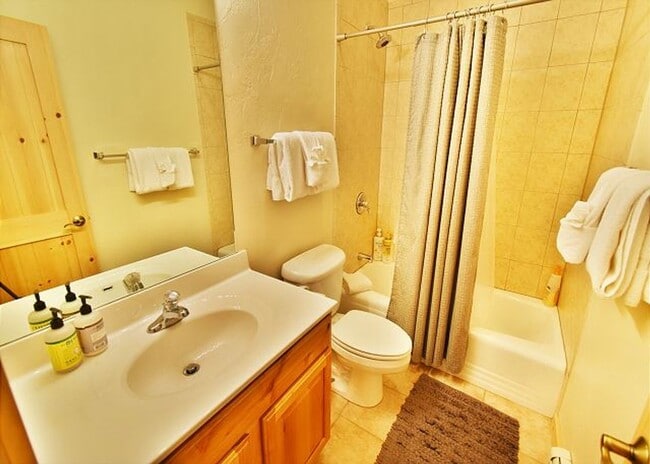 Building Photo - Summer Seasonal Rental- 734 Rocky Point Townhomes