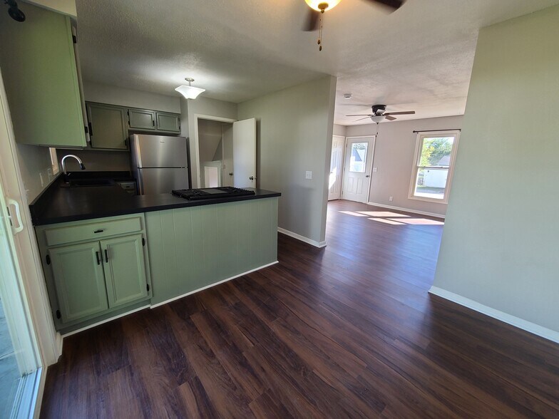 Building Photo - 411 4th Ave