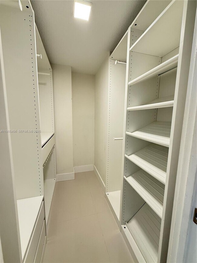 Building Photo - 2780 NE 183rd St