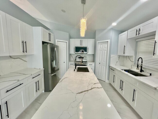 Building Photo - 3933 SW Kakopo St