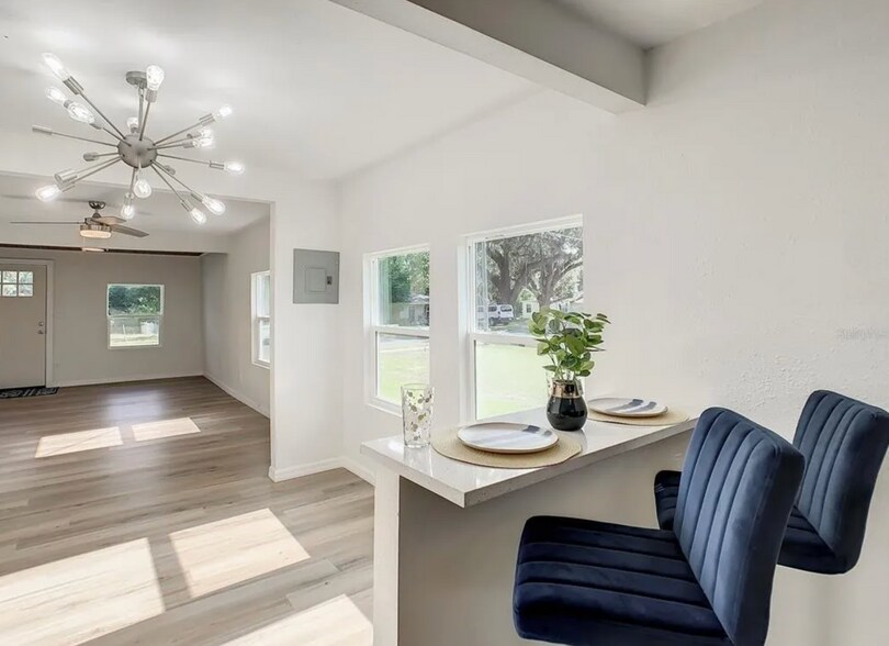 Building Photo - 115 W Redding St