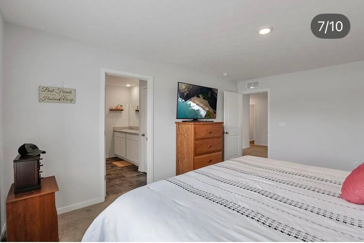 Building Photo - 380 Trinity Wy E