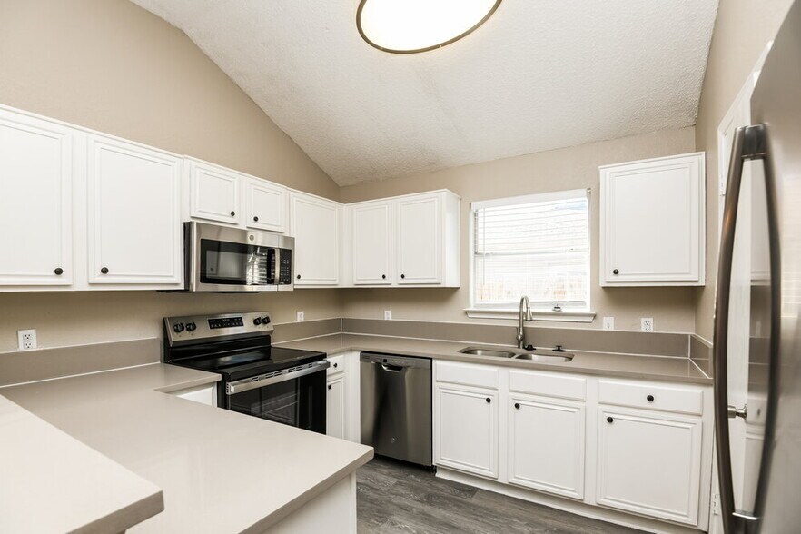 Building Photo - 10509 Shadywood Dr