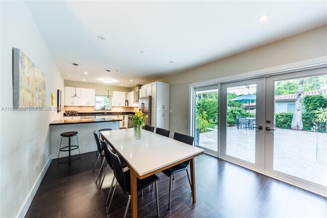 Building Photo - 1315 San Ignacio Ave