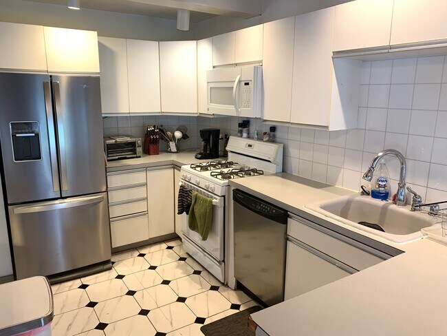 Building Photo - 45 Ayrault St