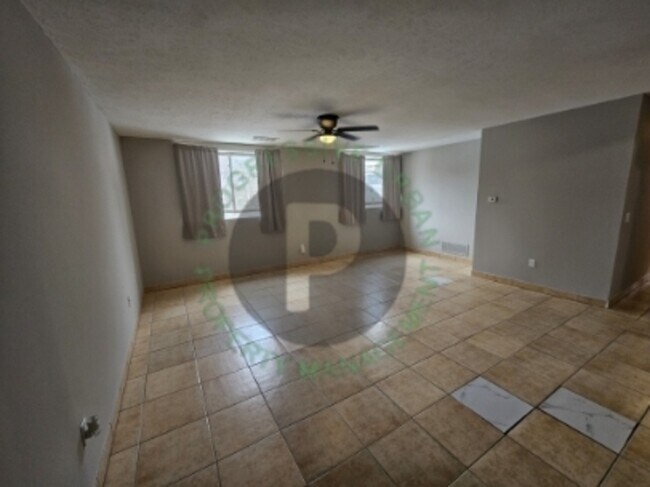 Building Photo - 3009 Pearl Ave