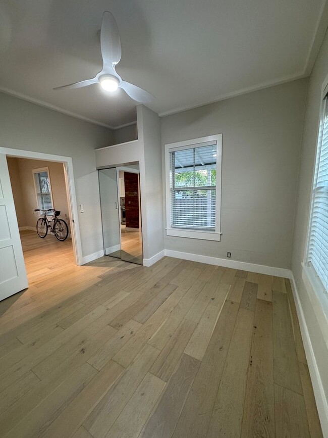 Building Photo - Stunning 2 bedroom 1 bath duplex  in Mid T...