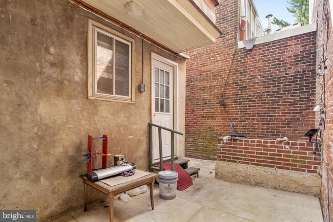 Building Photo - 925 S 46th St