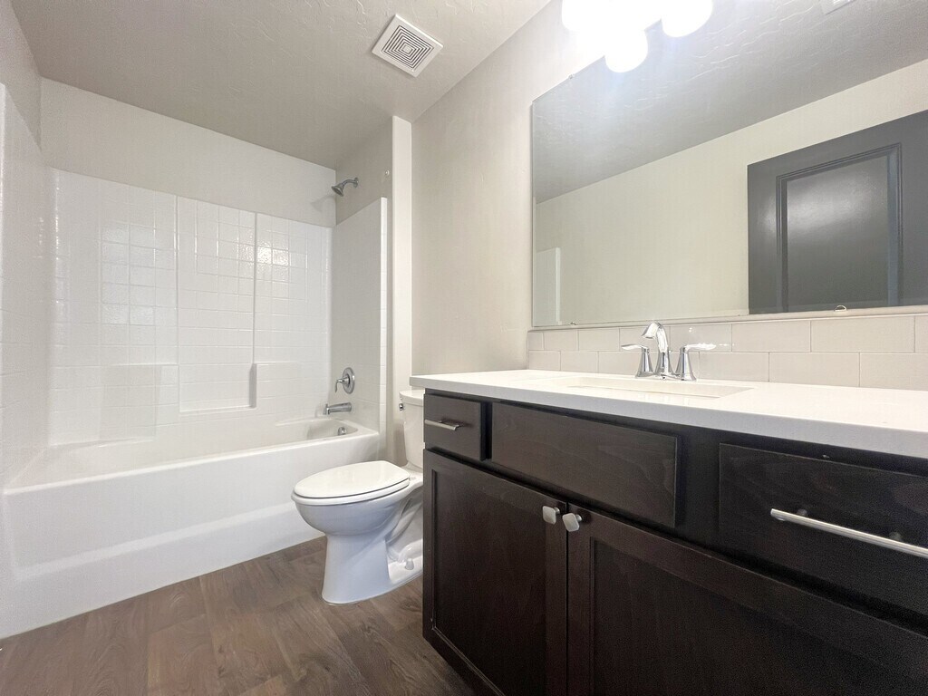 Building Photo - 3315 S Cabin Creek Way
