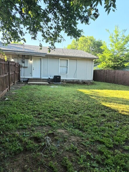 Building Photo - 214 Pine Meadow Dr