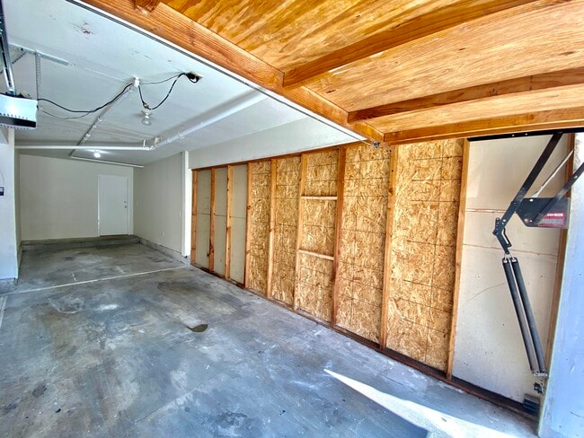 Building Photo - 553 W 22nd St