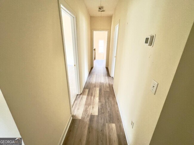 Building Photo - 219 Deerhill Dr