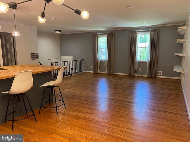 Building Photo - 8711 Braeburn Dr
