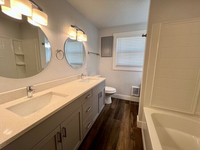 Building Photo - Fully Remodeled 4 Bed 3 Bath Home in the C...