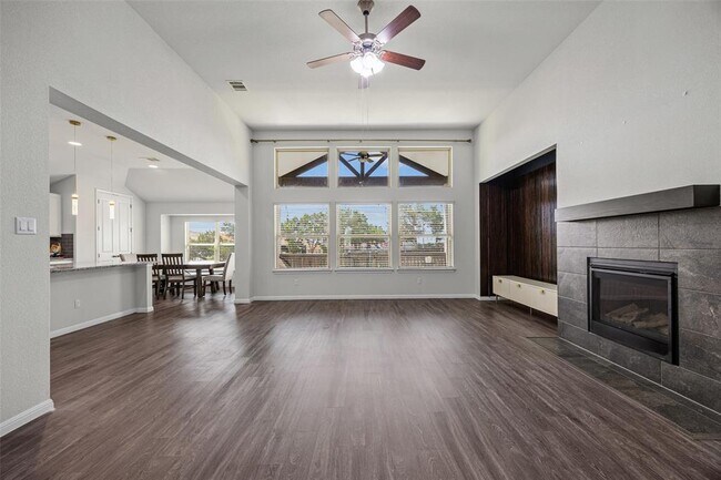 Building Photo - 1036 Almeria Bend