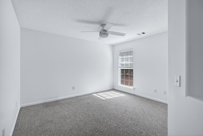 Building Photo - 568 Marshview Dr