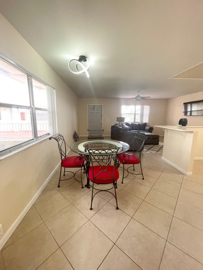 Building Photo - 314 Saxony Way