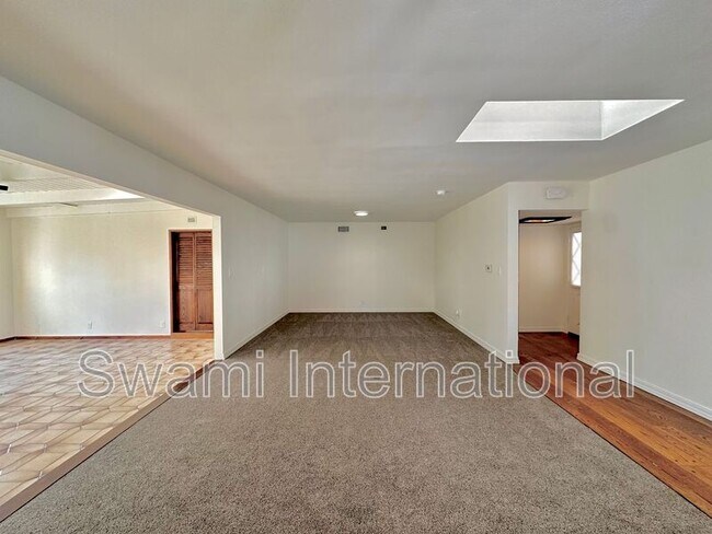 Building Photo - 1820 Avenida Estudiante