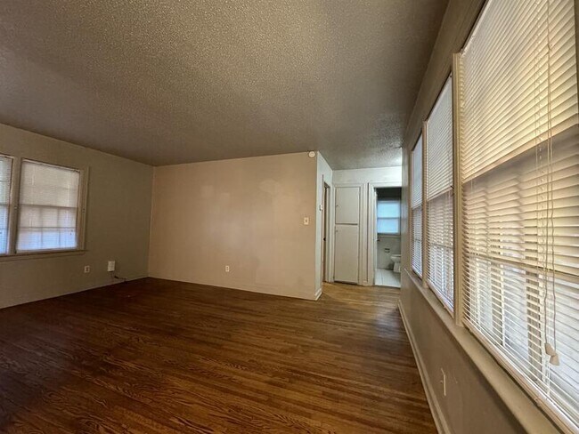 Building Photo - 3212 Ardyce Dr