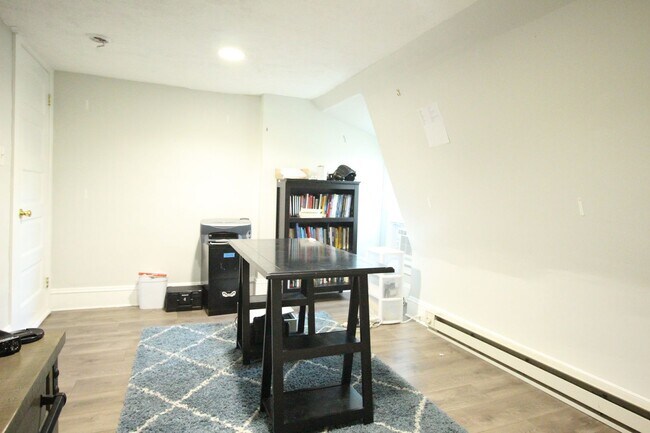 Building Photo - 713 Spring Garden St