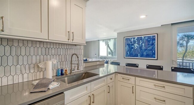 Building Photo - 4822 Ocean Blvd