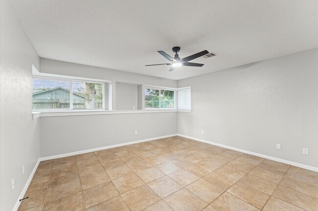Building Photo - 8231 Garden Parks Dr