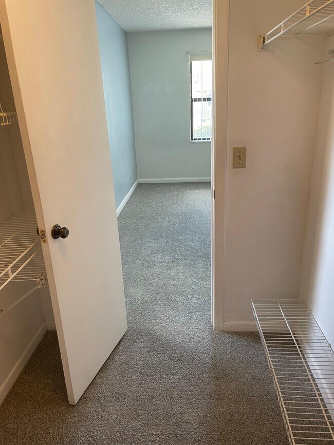 Building Photo - 7070 Golf Colony Ct