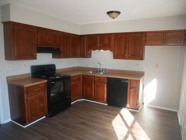 Building Photo - 6530 Jamestown Dr