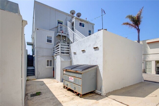 Building Photo - 223 24th St