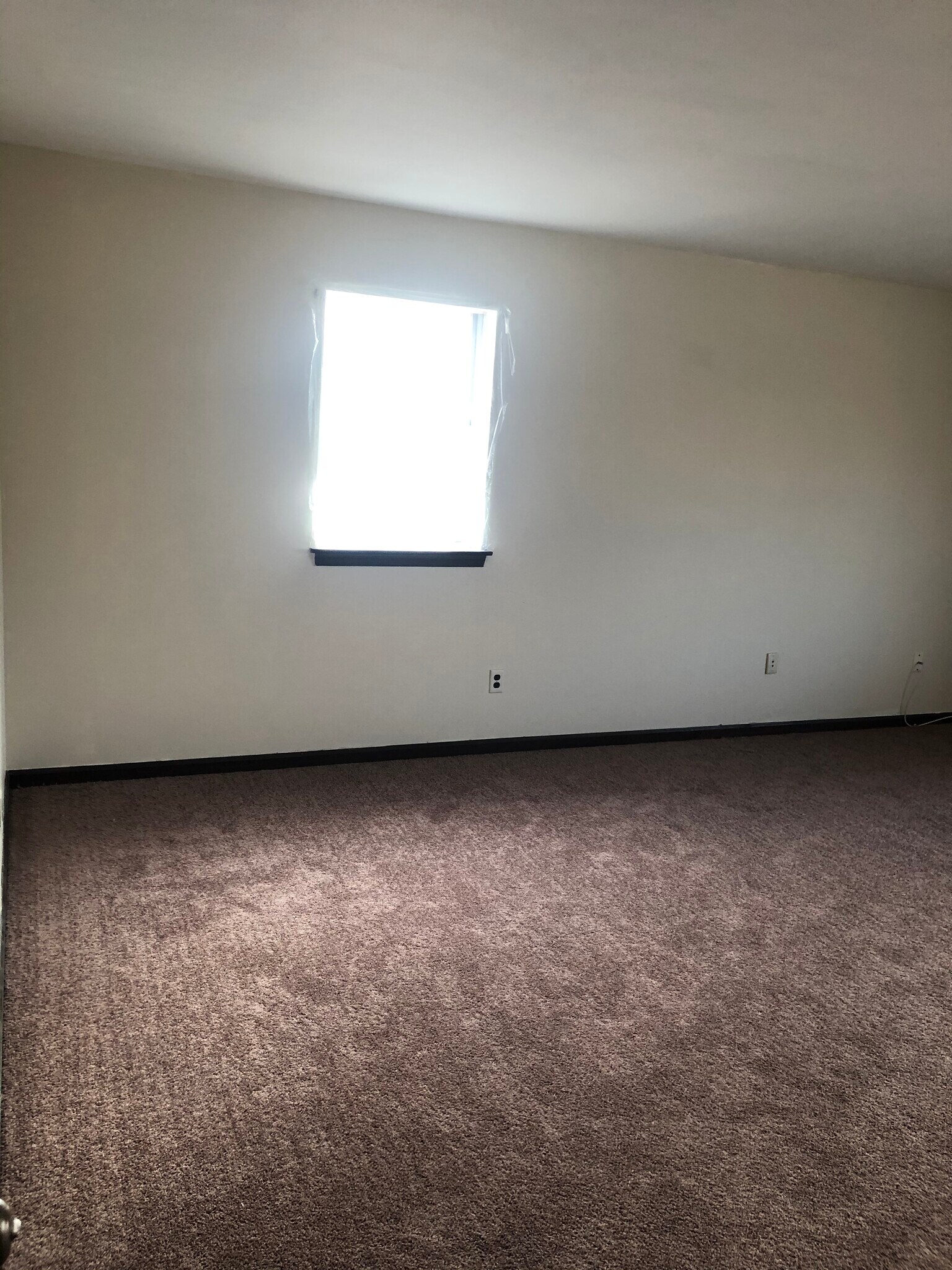 Building Photo - 611 Country Ln