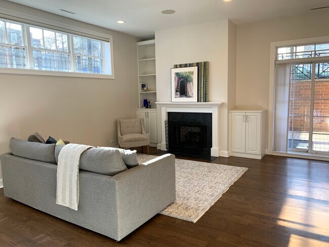 Building Photo - 1324 W Pratt Blvd