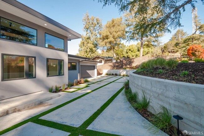 Building Photo - 81 Estates Dr
