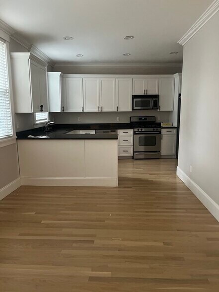 Building Photo - 26 Preble St