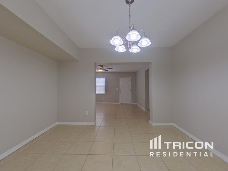 Building Photo - 1569 Lotus Path