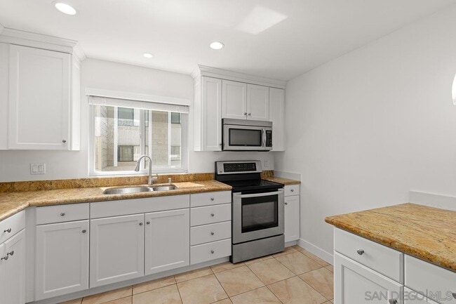 Building Photo - 4028 Mahaila Ave