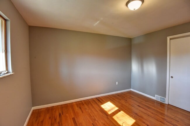 Building Photo - 2 Bed 3 Bath Single Family Home For Rent i...