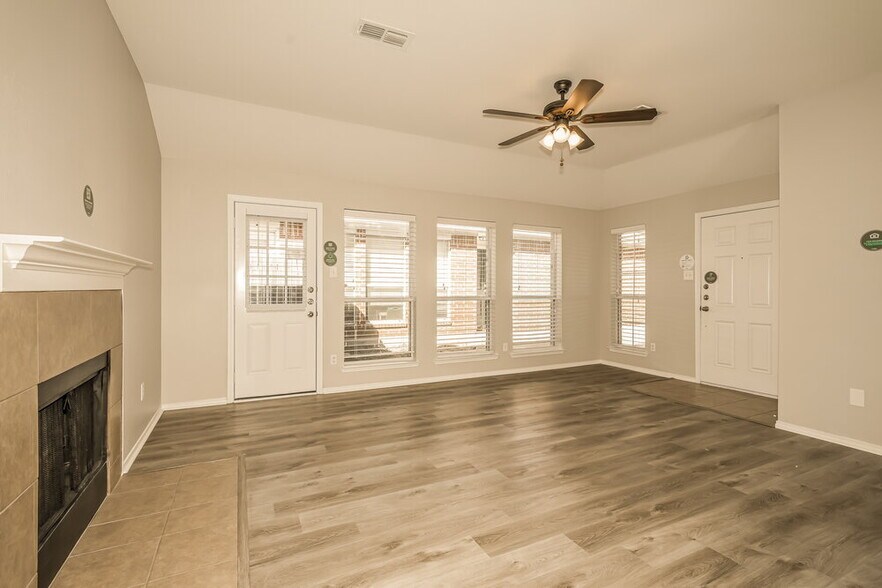 Building Photo - 1108 Savage Dr
